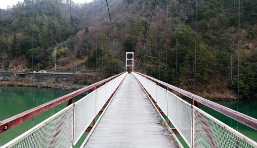 吊り橋を渡らないとたどり着けない“秘境駅”！JR飯田線の為栗駅をレポート