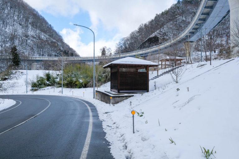 長野市の「浅川油田」を採掘して日本最初の石油会社と製油所が設立された！？ [Y]山側